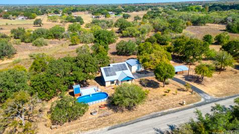 233 Cimarron Drive Floresville TX 78114