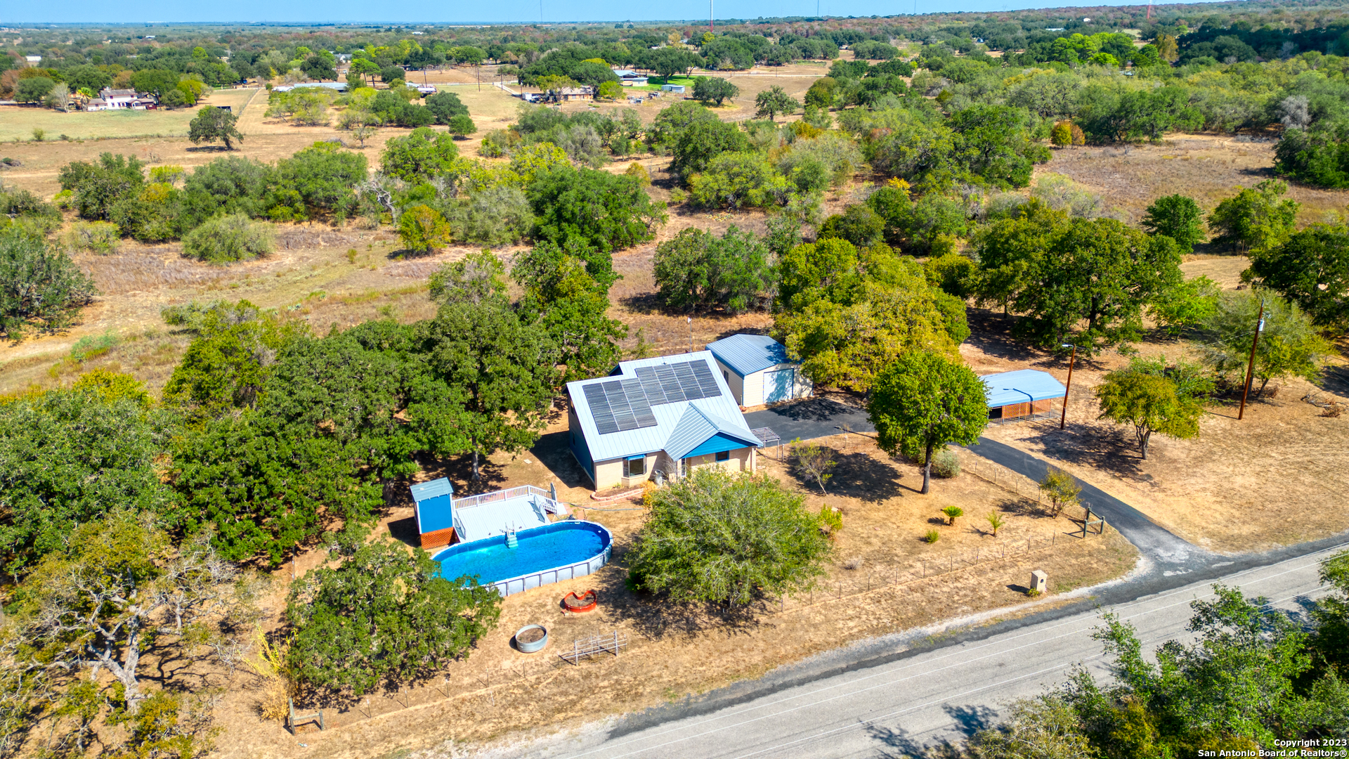 233 Cimarron Drive Floresville TX 78114