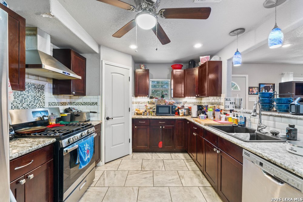 145 Lost Forest Street Live Oak TX 78233