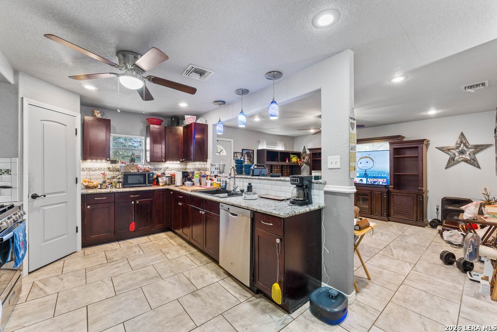145 Lost Forest Street Live Oak TX 78233