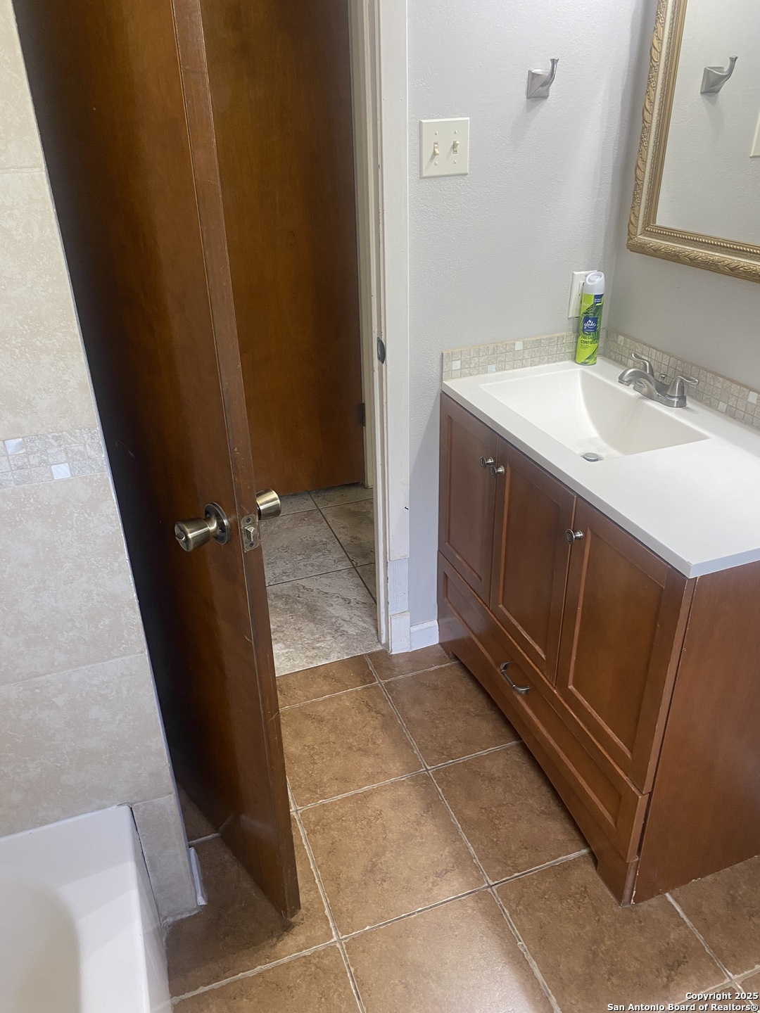 4406 N Bayliss San Antonio TX 78233