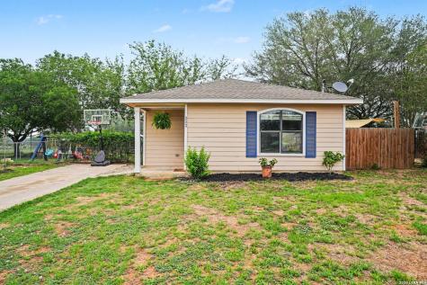 333 Wildrose Drive Floresville TX 78114