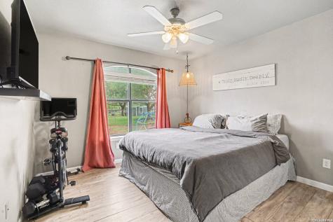 333 Wildrose Drive Floresville TX 78114