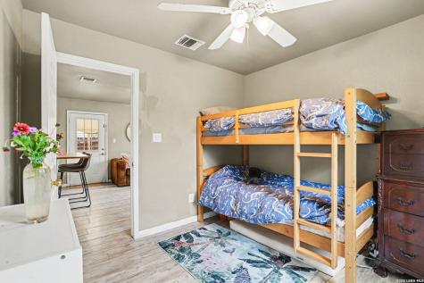 333 Wildrose Drive Floresville TX 78114