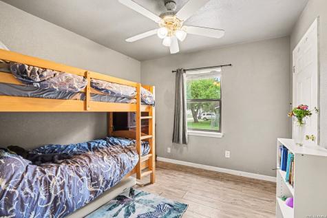 333 Wildrose Drive Floresville TX 78114