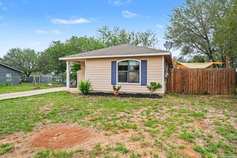 333 Wildrose Drive Floresville TX 78114
