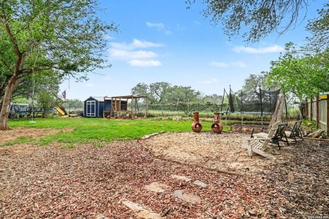 333 Wildrose Drive Floresville TX 78114