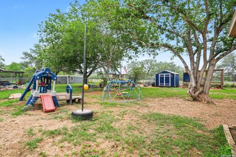 333 Wildrose Drive Floresville TX 78114