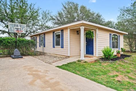 333 Wildrose Drive Floresville TX 78114