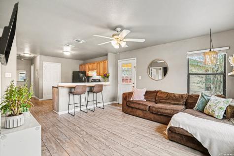 333 Wildrose Drive Floresville TX 78114