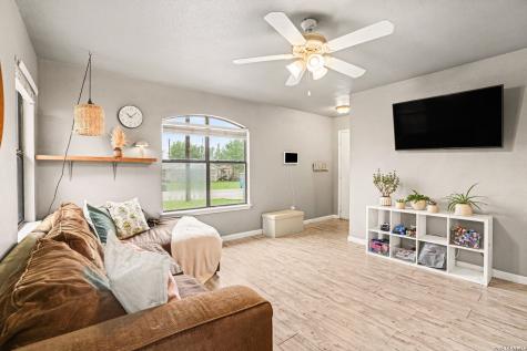 333 Wildrose Drive Floresville TX 78114