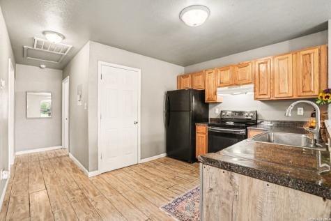 333 Wildrose Drive Floresville TX 78114
