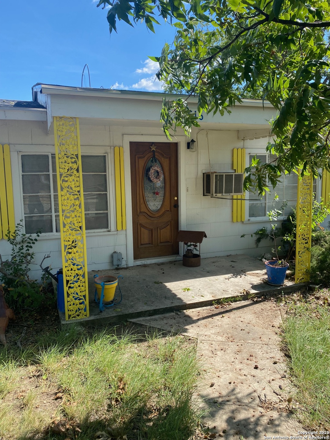 516 W Dunlap Sabinal TX 78881