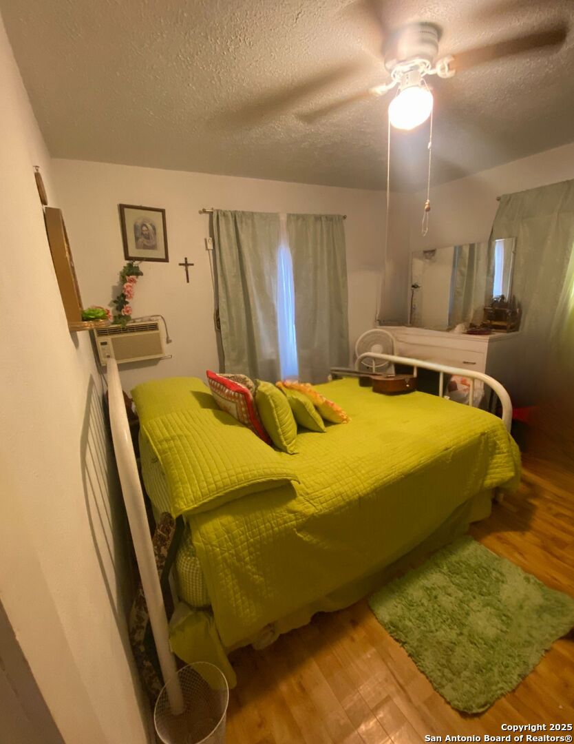 516 W Dunlap Sabinal TX 78881