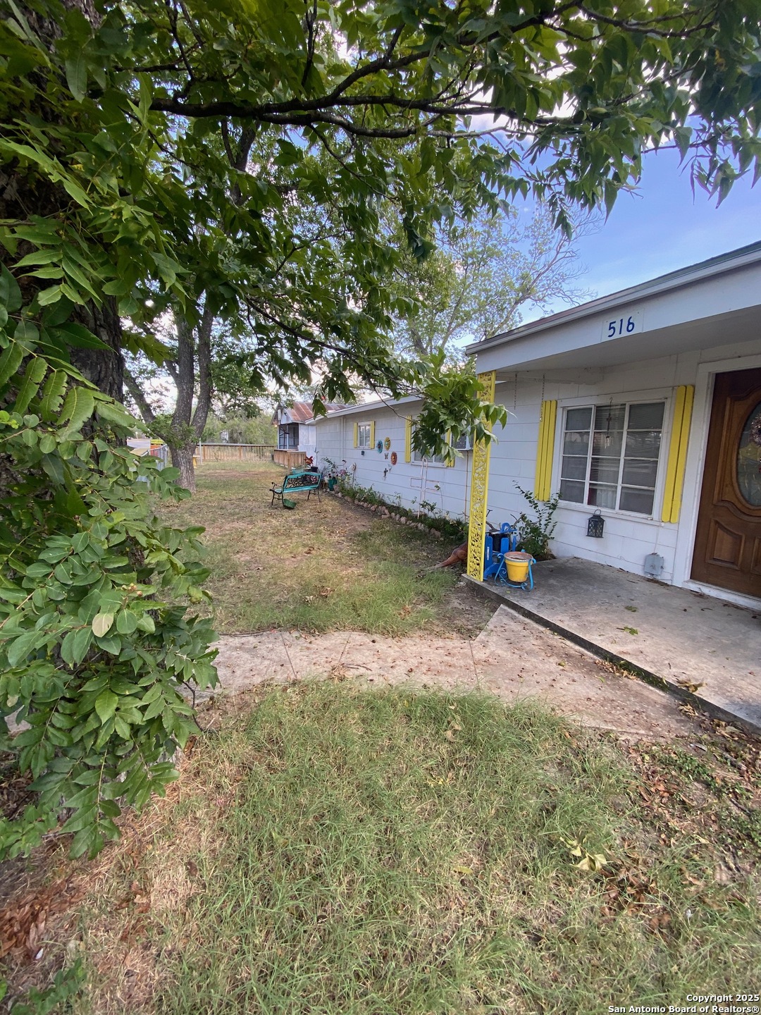 516 W Dunlap Sabinal TX 78881