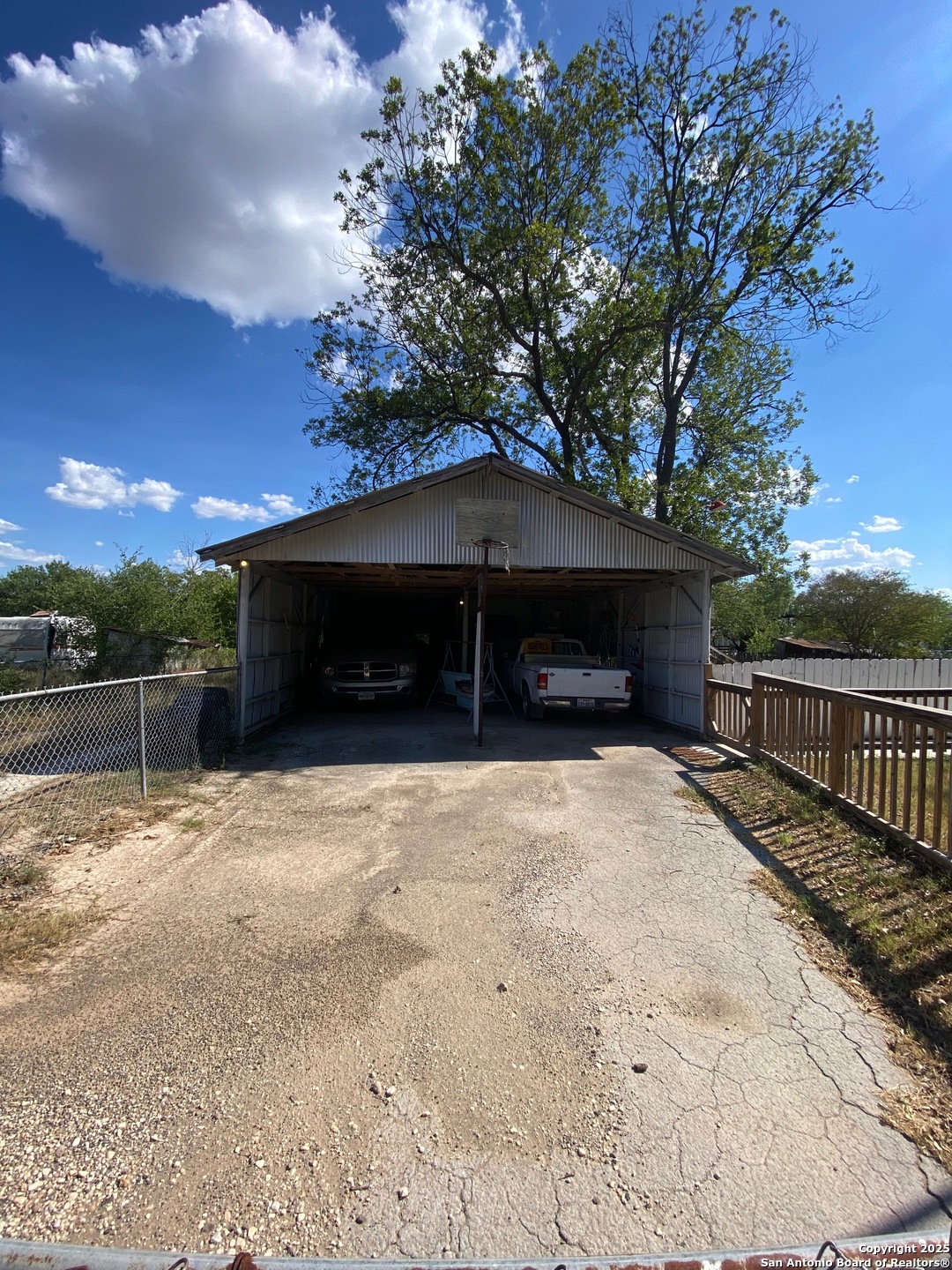 516 W Dunlap Sabinal TX 78881