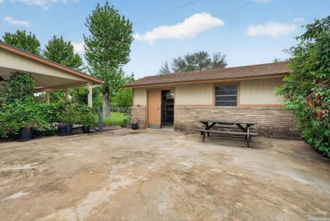 623 Oakland Avenue Gonzales TX 78629