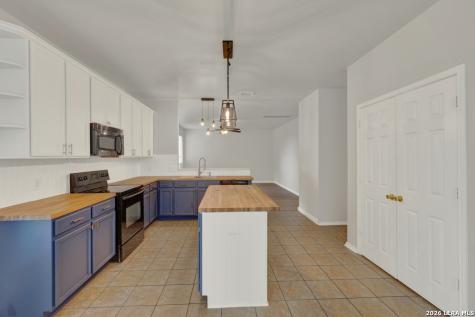 2307 Encino Mist San Antonio TX 78259