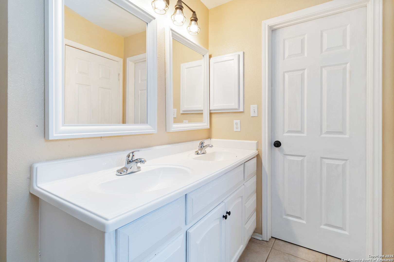 5659 Midcrown Drive San Antonio TX 78218