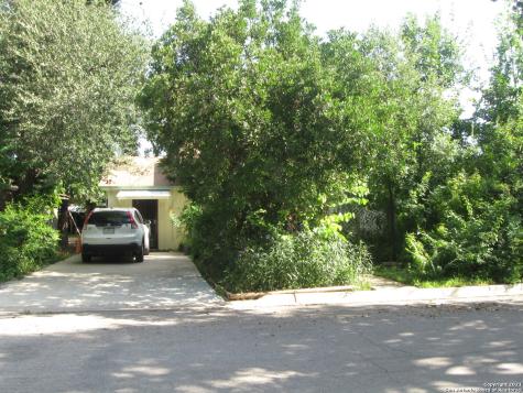 906 17th Street Hondo TX 78861