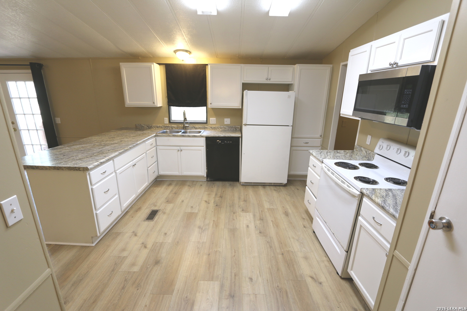 76 & 76 B Post Oak Road La Vernia TX 78121