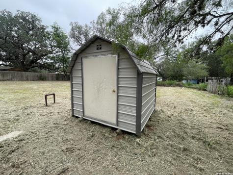 822 Market Street Pleasanton TX 78064