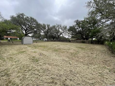 822 Market Street Pleasanton TX 78064