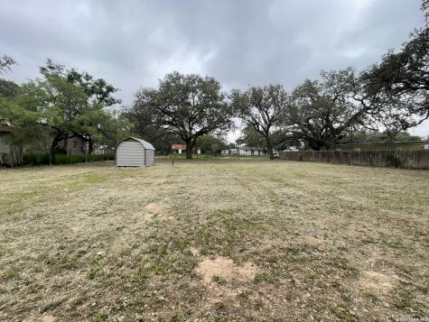 822 Market Street Pleasanton TX 78064