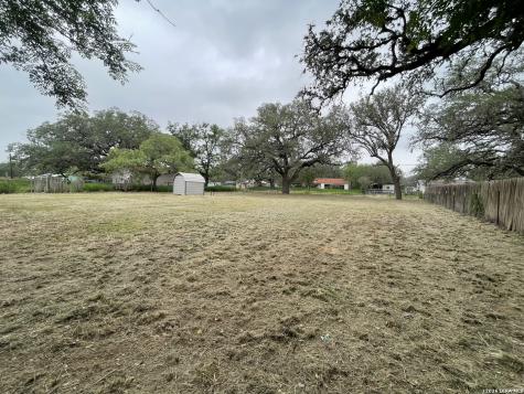 822 Market Street Pleasanton TX 78064