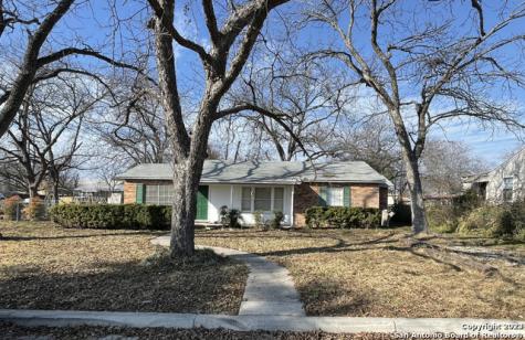 112 Marsh Street Uvalde TX 78801