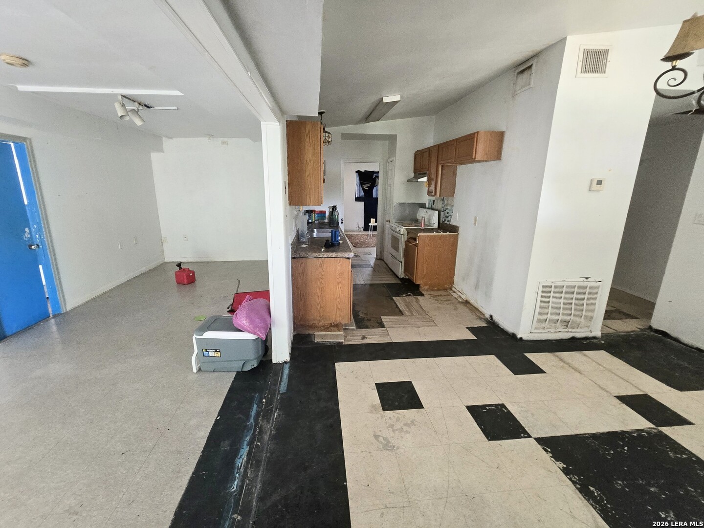 5166 Village Glen San Antonio TX 78218