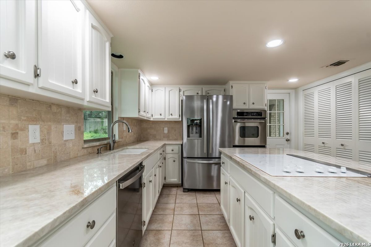 2114 Oak Wild Street San Antonio TX 78232