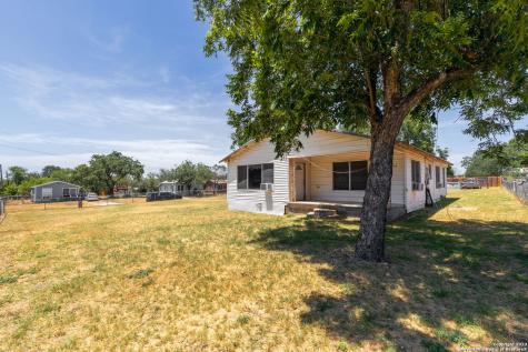 402 Palfrey Street Natalia TX 78059