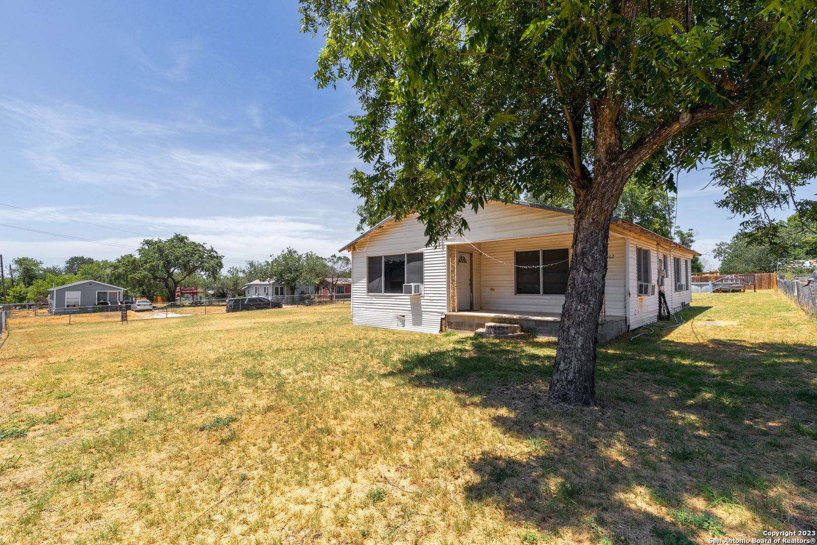 402 Palfrey Street Natalia TX 78059