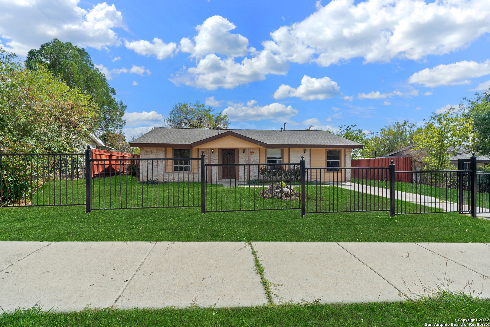 194 Paradise Valley San Antonio TX 78227