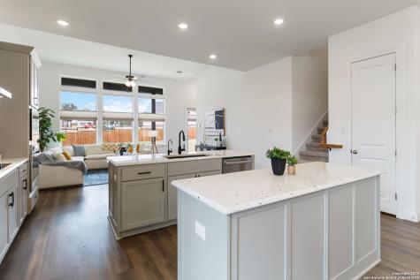 145 W Magnolia La Vernia TX 78121