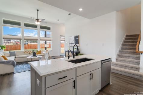 145 W Magnolia La Vernia TX 78121