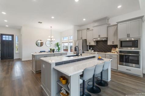 145 W Magnolia La Vernia TX 78121