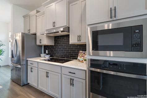 145 W Magnolia La Vernia TX 78121