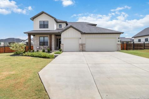 145 W Magnolia La Vernia TX 78121