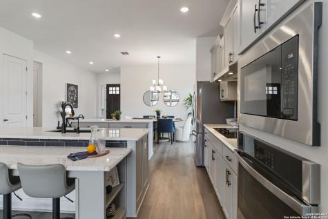145 W Magnolia La Vernia TX 78121