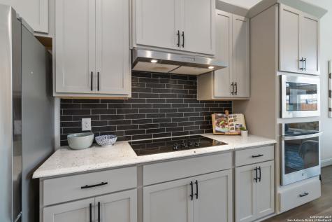 145 W Magnolia La Vernia TX 78121