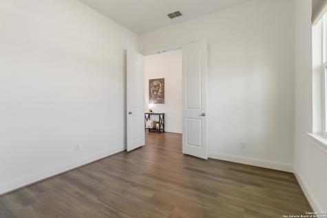 145 W Magnolia La Vernia TX 78121