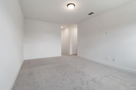 145 W Magnolia La Vernia TX 78121