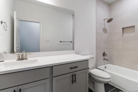 145 W Magnolia La Vernia TX 78121