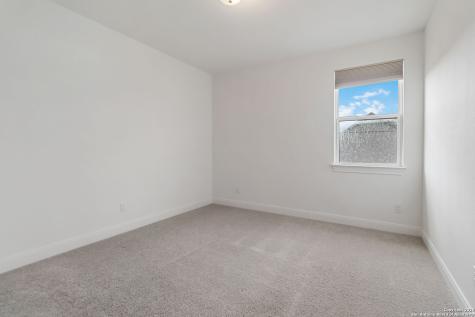 145 W Magnolia La Vernia TX 78121