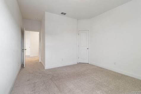 145 W Magnolia La Vernia TX 78121