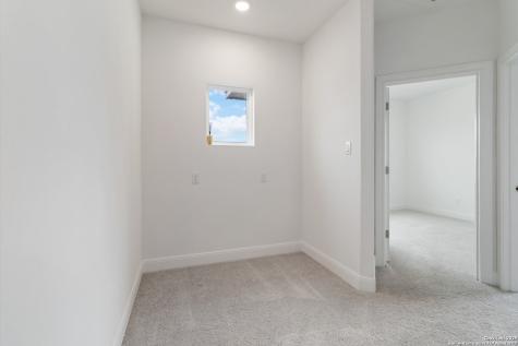 145 W Magnolia La Vernia TX 78121