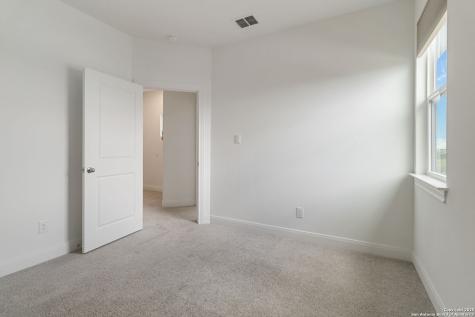145 W Magnolia La Vernia TX 78121