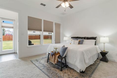 145 W Magnolia La Vernia TX 78121